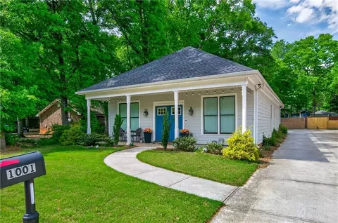Exterior - 1001 Davis St, Monroe, GA 30655 photo 2 of 12