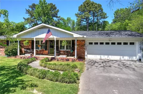 121 Stone Haven Dr, Calhoun, GA 30701