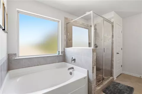 Bath - 2715 Ridge Manor Dr, Dacula, GA 30019 photo 2 of 5