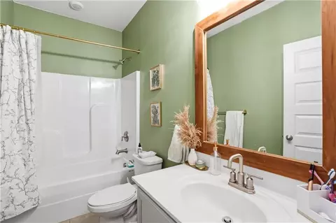 Bath - 2715 Ridge Manor Dr, Dacula, GA 30019 photo 3 of 5