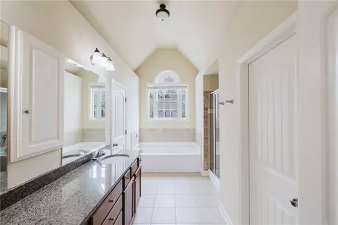 Entry Way - 3562 Fallen Oak Dr, Buford, GA 30519 photo 10 of 13