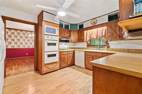 Kitchen - 1996 Thomas Rd, Canton, GA 30115 photo 2 of 3