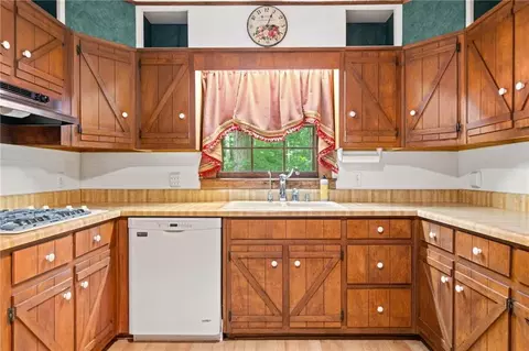 Kitchen - 1996 Thomas Rd, Canton, GA 30115 photo 3 of 3