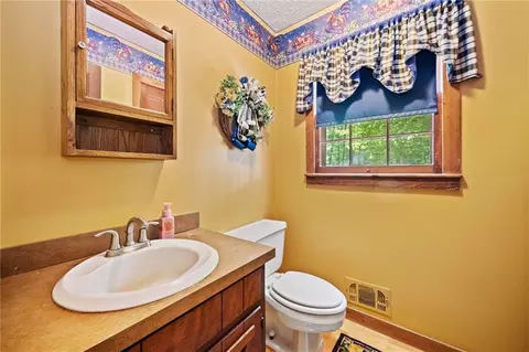 Bath - 1996 Thomas Rd, Canton, GA 30115 photo 1 of 4