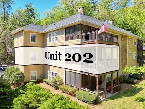 146 Gleneagle Ct #E202, Clayton, GA 30525