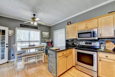 Kitchen - 1555 Lower River Rd, Covington, GA 30016 photo 6 of 6