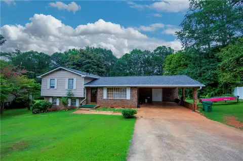 5856 Oakleaf Dr, Stone Mountain, GA 30087