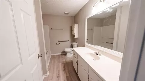 Bath - 4089 Stillwater Dr, Duluth, GA 30096 photo 1 of 6