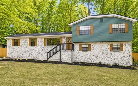 8310 Creek St, Jonesboro, GA 30236