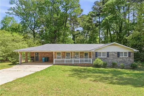 886 Oakhill Ct, Stone Mountain, GA 30087