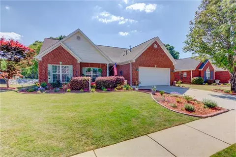 381 Crossroads Dr, Social Circle, GA 30025