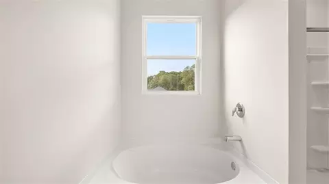 Bath - 2242 Edgecombe Ln, Dacula, GA 30019 photo 3 of 4