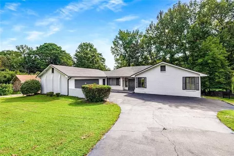 234 Shadow Lake Dr SW, Lilburn, GA 30047
