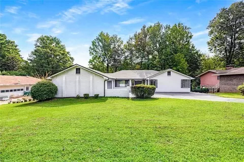 234 Shadow Lake Dr SW, Lilburn, GA 30047