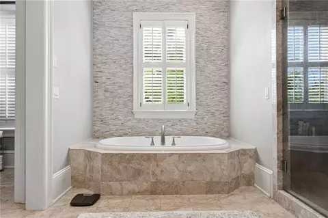Bath - 3736 Turnberry Ct, Duluth, GA 30096 photo 2 of 7