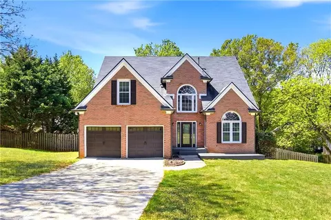 425 Tramore Ct, Roswell, GA 30075