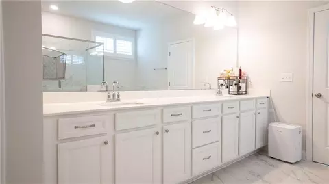 Bath - 585 Briard Dr, Buford, GA 30518 photo 4 of 6