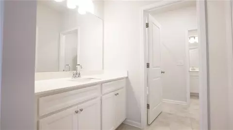 Bath - 585 Briard Dr, Buford, GA 30518 photo 5 of 6