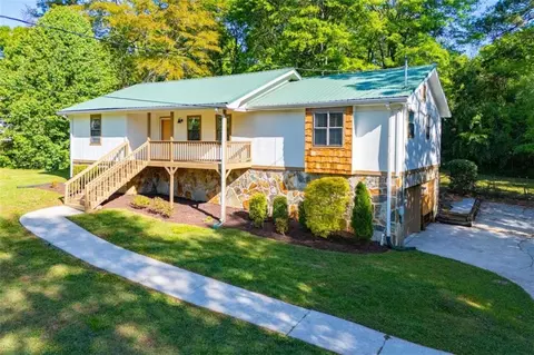 20 Meadowcliff Trl, Carrollton, GA 30116