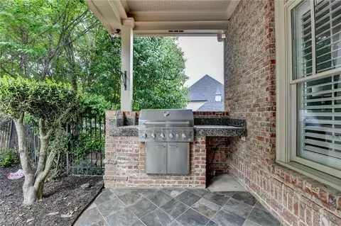 Exterior - 552 Brendlynn Ct, Suwanee, GA 30024 photo 7 of 21