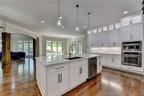 Kitchen - 552 Brendlynn Ct, Suwanee, GA 30024 photo 8 of 11