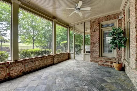 Exterior - 552 Brendlynn Ct, Suwanee, GA 30024 photo 4 of 21