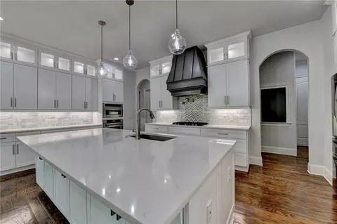 Kitchen - 552 Brendlynn Ct, Suwanee, GA 30024 photo 9 of 11