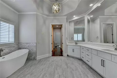 Bath - 552 Brendlynn Ct, Suwanee, GA 30024 photo 2 of 14