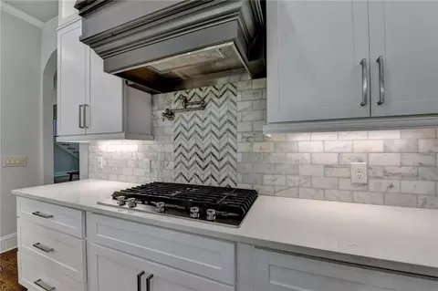 Kitchen - 552 Brendlynn Ct, Suwanee, GA 30024 photo 7 of 11