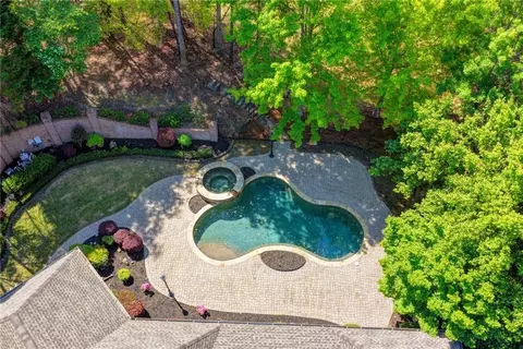 Exterior - 552 Brendlynn Ct, Suwanee, GA 30024 photo 18 of 21