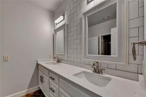 Bath - 552 Brendlynn Ct, Suwanee, GA 30024 photo 9 of 14
