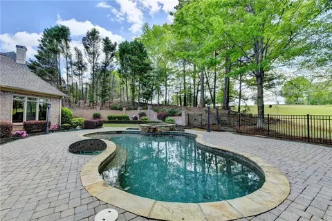 Exterior - 552 Brendlynn Ct, Suwanee, GA 30024 photo 10 of 21