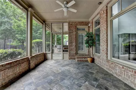 Exterior - 552 Brendlynn Ct, Suwanee, GA 30024 photo 5 of 21
