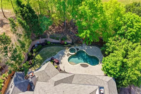 Exterior - 552 Brendlynn Ct, Suwanee, GA 30024 photo 17 of 21