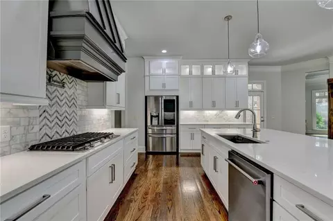 Kitchen - 552 Brendlynn Ct, Suwanee, GA 30024 photo 5 of 11