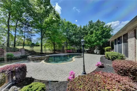 Exterior - 552 Brendlynn Ct, Suwanee, GA 30024 photo 8 of 21