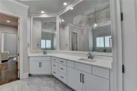 Bath - 552 Brendlynn Ct, Suwanee, GA 30024 photo 3 of 14