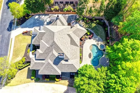 View/Area - 552 Brendlynn Ct, Suwanee, GA 30024 photo 3 of 18