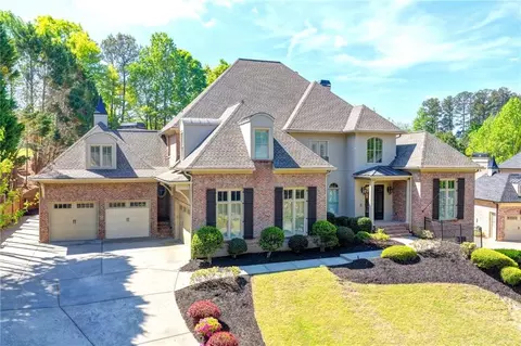 Exterior - 552 Brendlynn Ct, Suwanee, GA 30024 photo 2 of 21