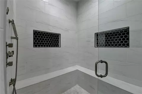 Bath - 552 Brendlynn Ct, Suwanee, GA 30024 photo 7 of 14