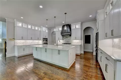 Kitchen - 552 Brendlynn Ct, Suwanee, GA 30024 photo 10 of 11