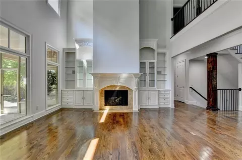 Living - 552 Brendlynn Ct, Suwanee, GA 30024 photo 2 of 25