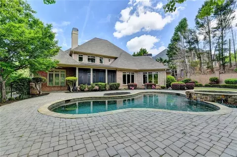 Exterior - 552 Brendlynn Ct, Suwanee, GA 30024 photo 12 of 21