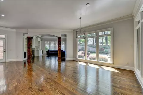 Living - 552 Brendlynn Ct, Suwanee, GA 30024 photo 5 of 25