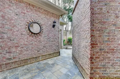 Exterior - 552 Brendlynn Ct, Suwanee, GA 30024 photo 16 of 21