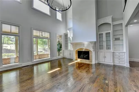 Living - 552 Brendlynn Ct, Suwanee, GA 30024 photo 1 of 25