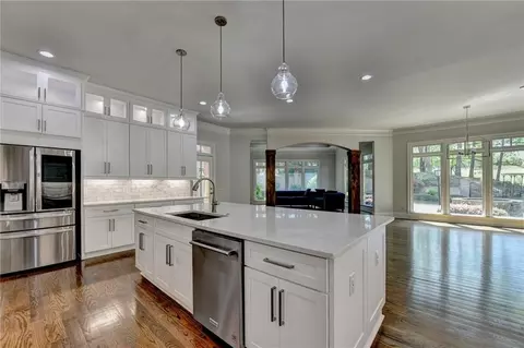 Kitchen - 552 Brendlynn Ct, Suwanee, GA 30024 photo 6 of 11