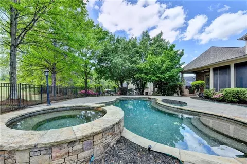 Exterior - 552 Brendlynn Ct, Suwanee, GA 30024 photo 15 of 21