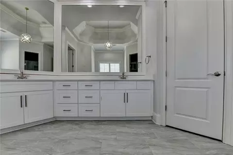 Bath - 552 Brendlynn Ct, Suwanee, GA 30024 photo 6 of 14