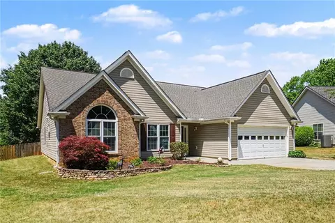 4003 Mcpherson Dr, Acworth, GA 30101